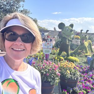 selfie with flower mickey